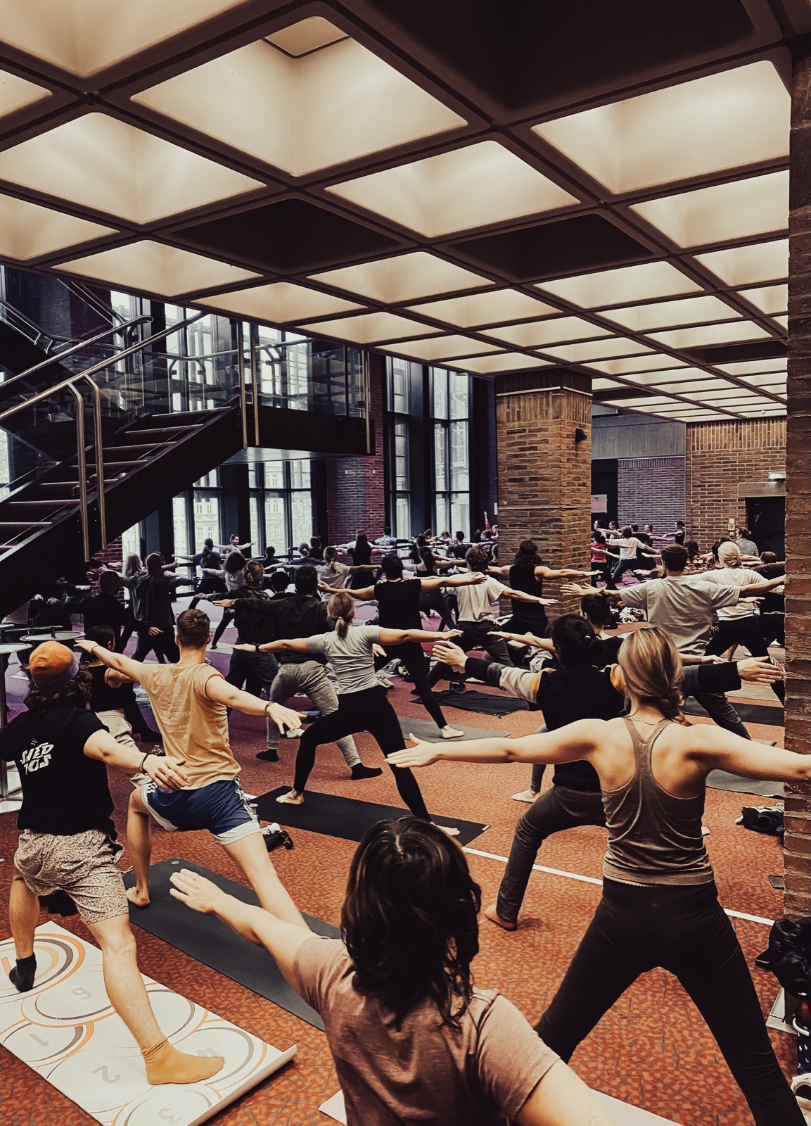 Volle Halle bei einer Base-Club-Session